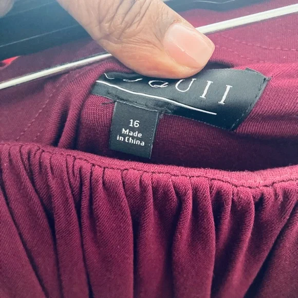 Elegant Burgundy Skirt - Picture 6 of 9